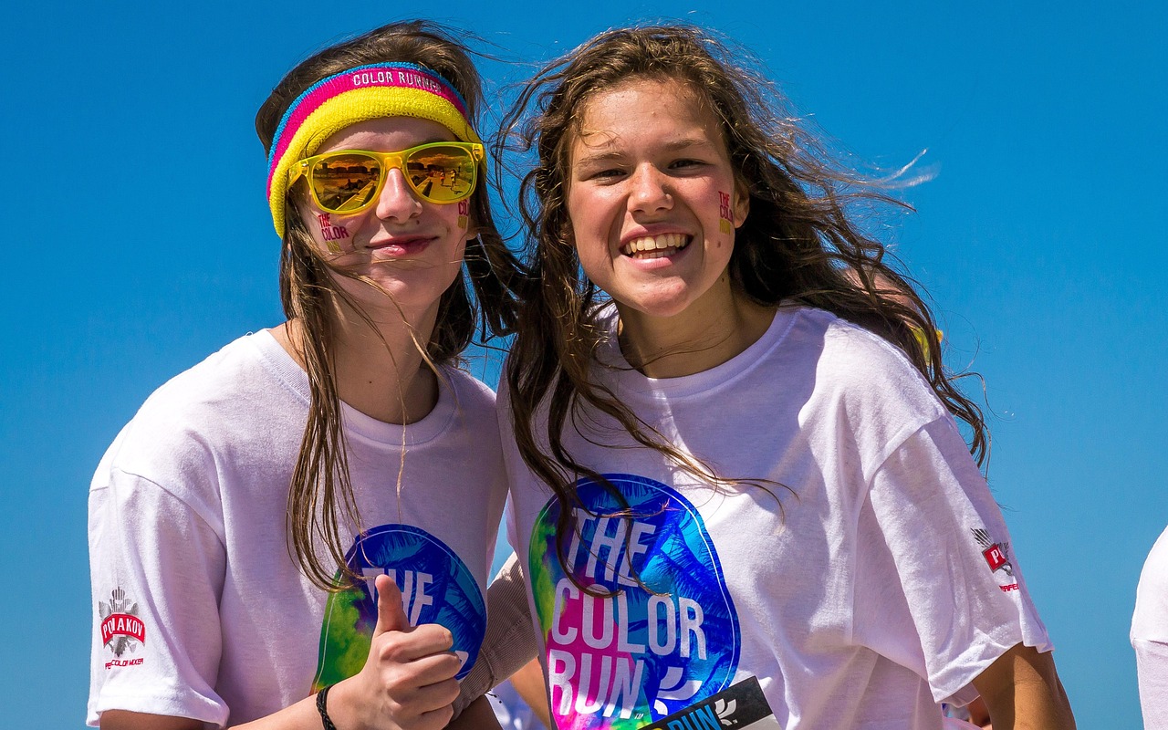 runners, running, jogging, nice weather, girls, smile, beautiful, blue smile, blue running, blue run
