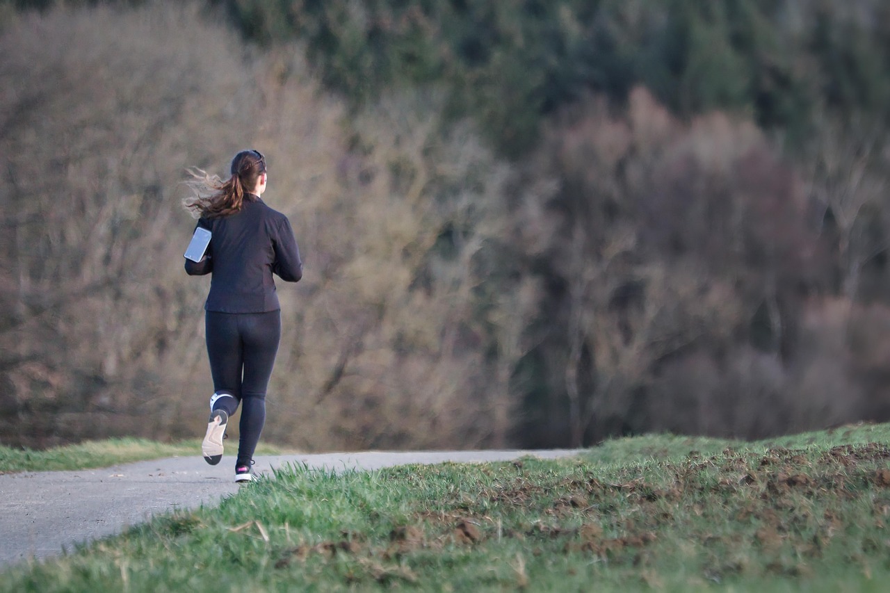 sports, fitness, training, woman, running, run, mobile, leisure, wellness