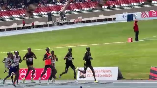 Hardlopers op de baan van het Kasarani-stadion in Nairobi