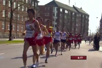 Kopgroep mannen tijdens een WK halve marathon door de straten van Kopenhagen