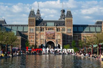 Lopers onderweg tijdens de Amsterdam Marathon