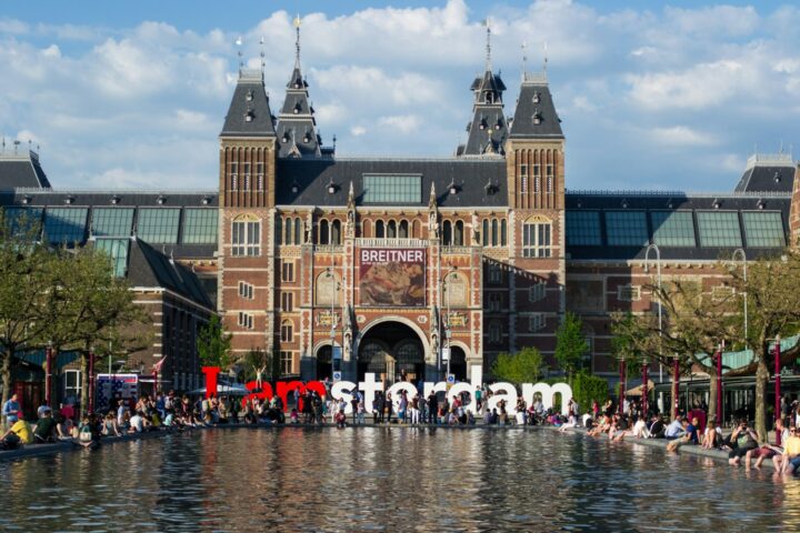 Lopers onderweg tijdens de Amsterdam Marathon