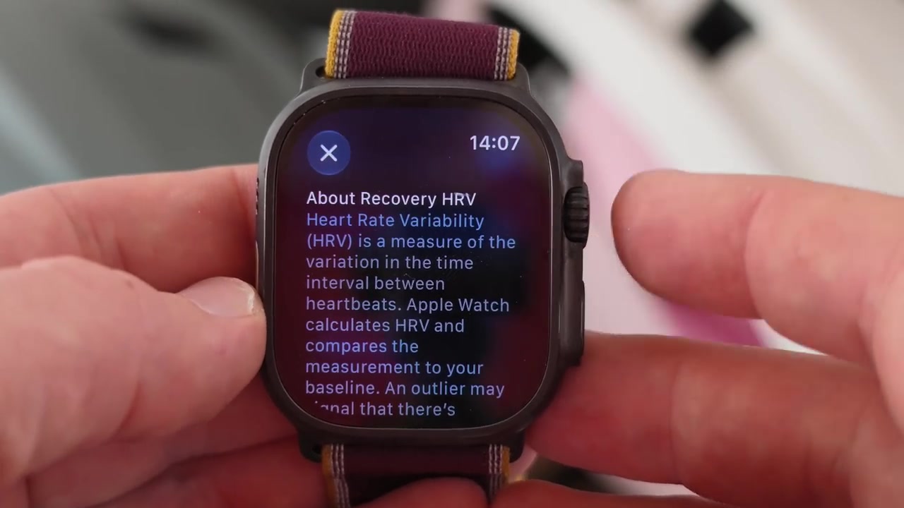 De Apple Watch Ultra 4 met een scherm over herstel en hartslagvariabiliteit