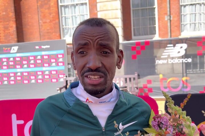Bashir Abdi in een interview na de marathon van Londen 2022, still uit een video van LetsRun
