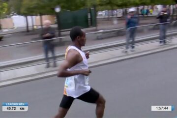 Kenenisa Bekele op de laatste kilometers van de marathon van Berlijn in 2019