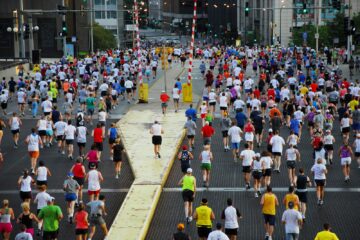 Lopers in de straten van Chicago tijdens de marathon