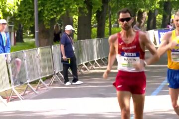 Snelwandelaars tijdens de 35 kilometer snelwandelen in Podebrady