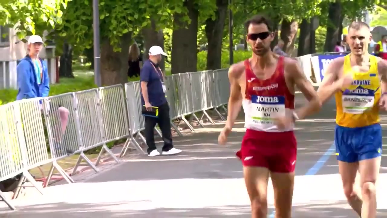 Snelwandelaars tijdens de 35 kilometer snelwandelen in Podebrady